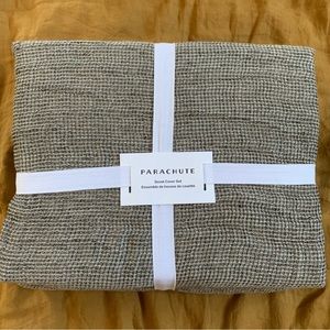 Parachute duvet cover set- honeycomb in black. Size full/queen